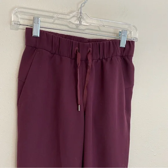 Lululemon On the Fly Jogger Pants Woven Cassis Size 0 - Picture 4 of 9